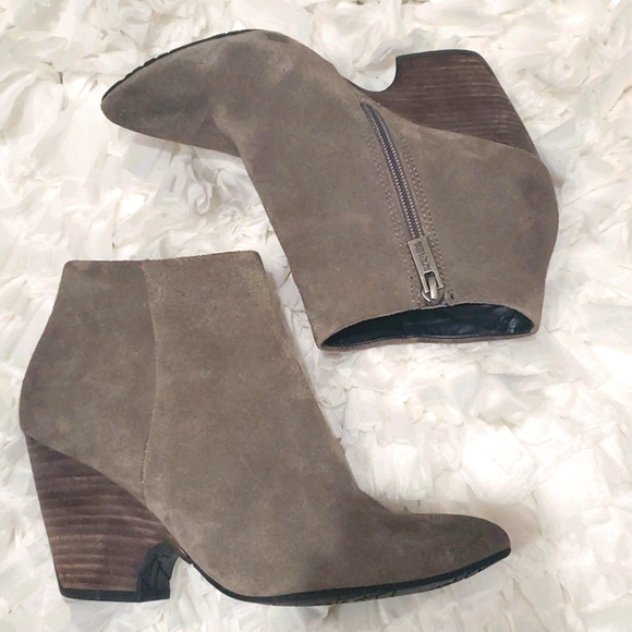 Kenneth Cole real suede ankle boots